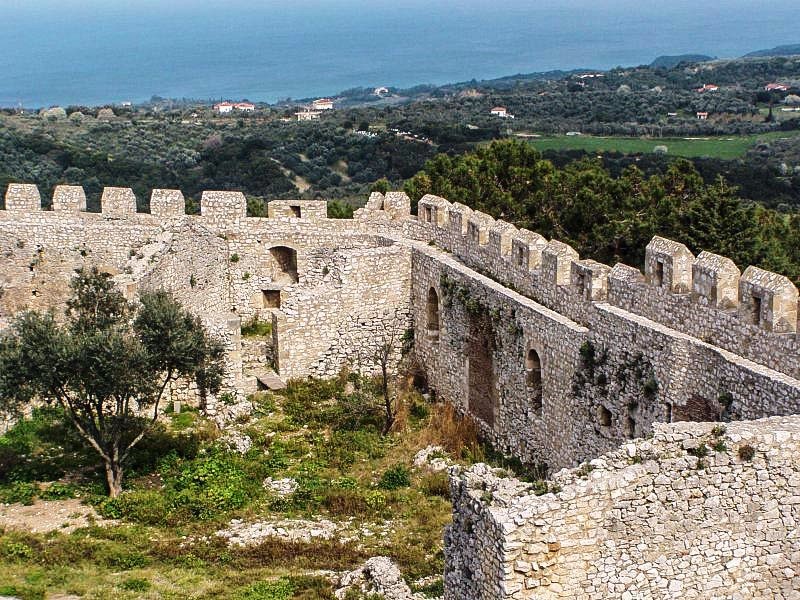Μέρος των τειχών του μεσσαιωνικού κάστρου Χλεμούτσι