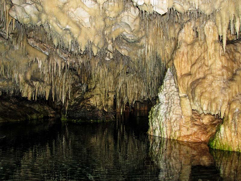 ﻿Λίμνη στο εσωτερικό του Σπηλαίου Διρού