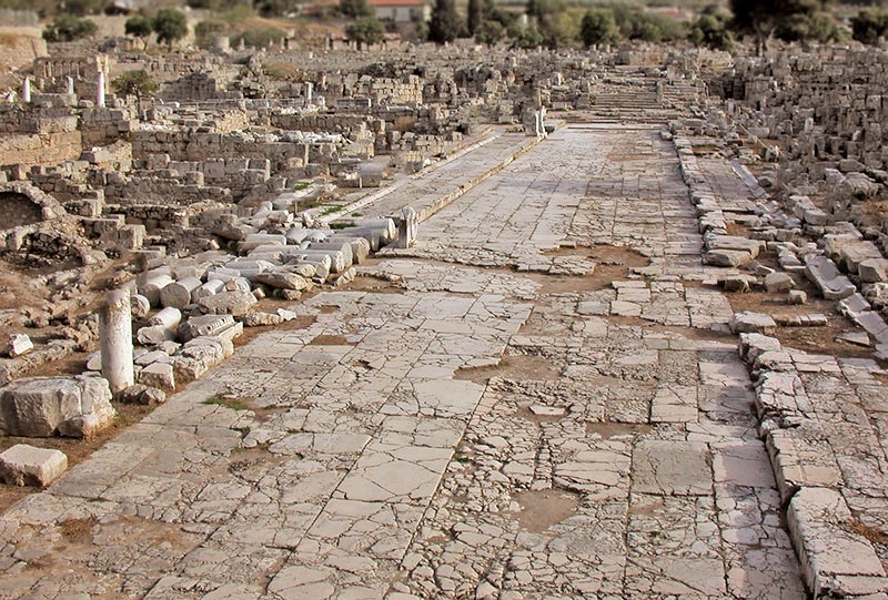 Η οδός του Λεχαίου που οδηγούσε στο αρχαίο λιμάνι